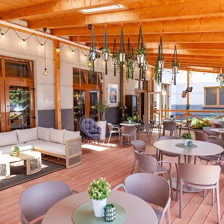 I Montana לינה וארוחת בוקר 4*